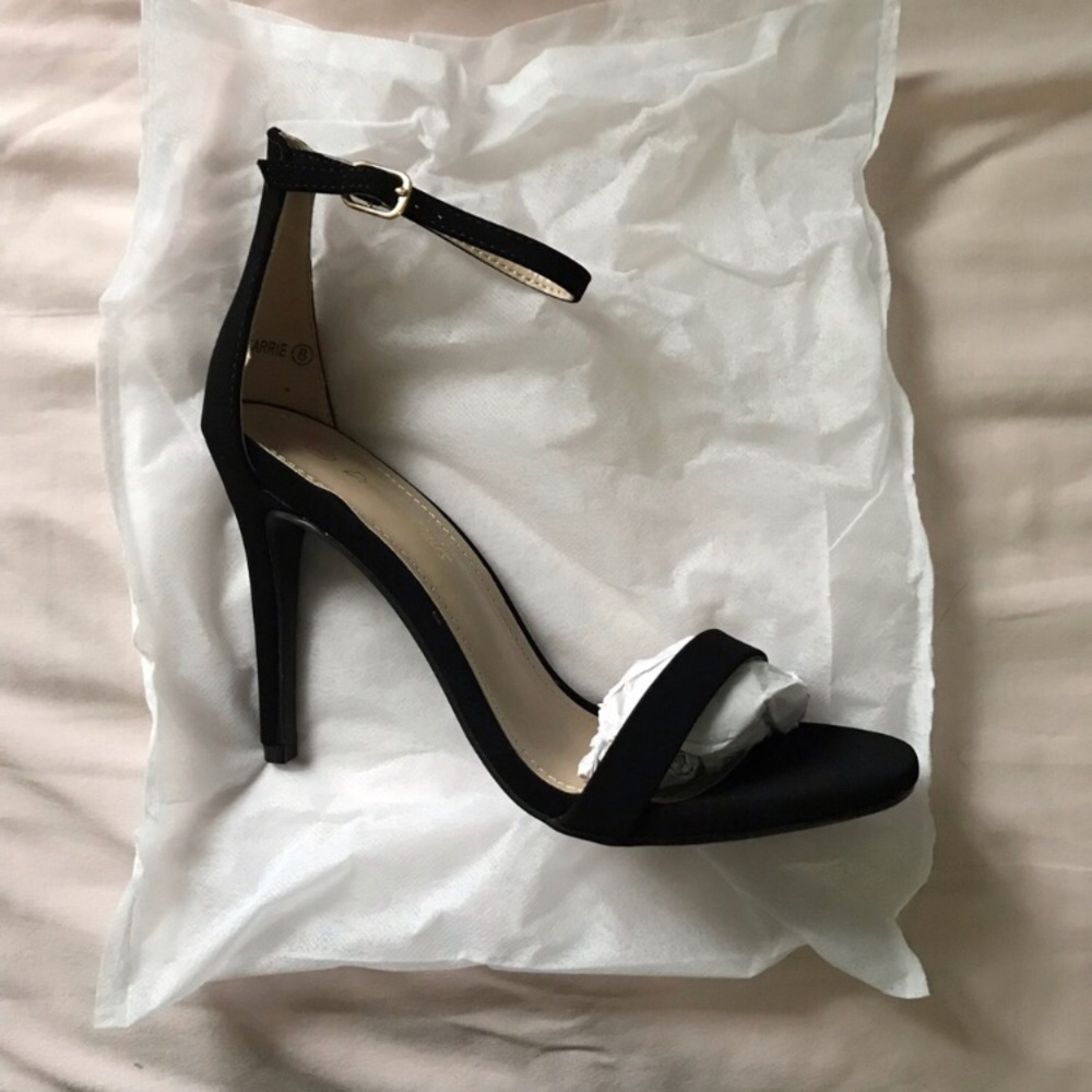 NWT black faux suede ankle strap sandal heels